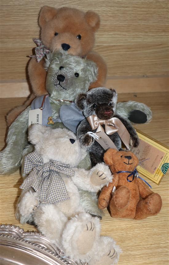 Five modern collectors bears including one Merrythought